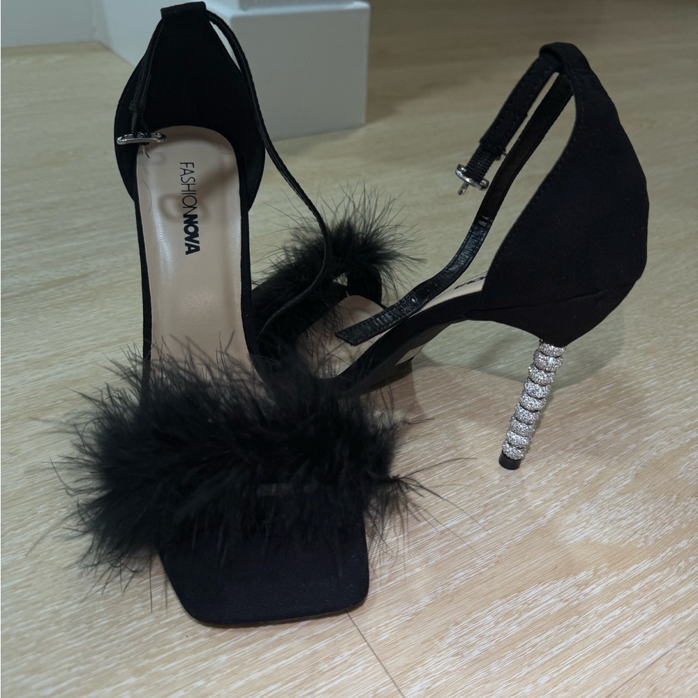 Fashion Nova Black diamond heel